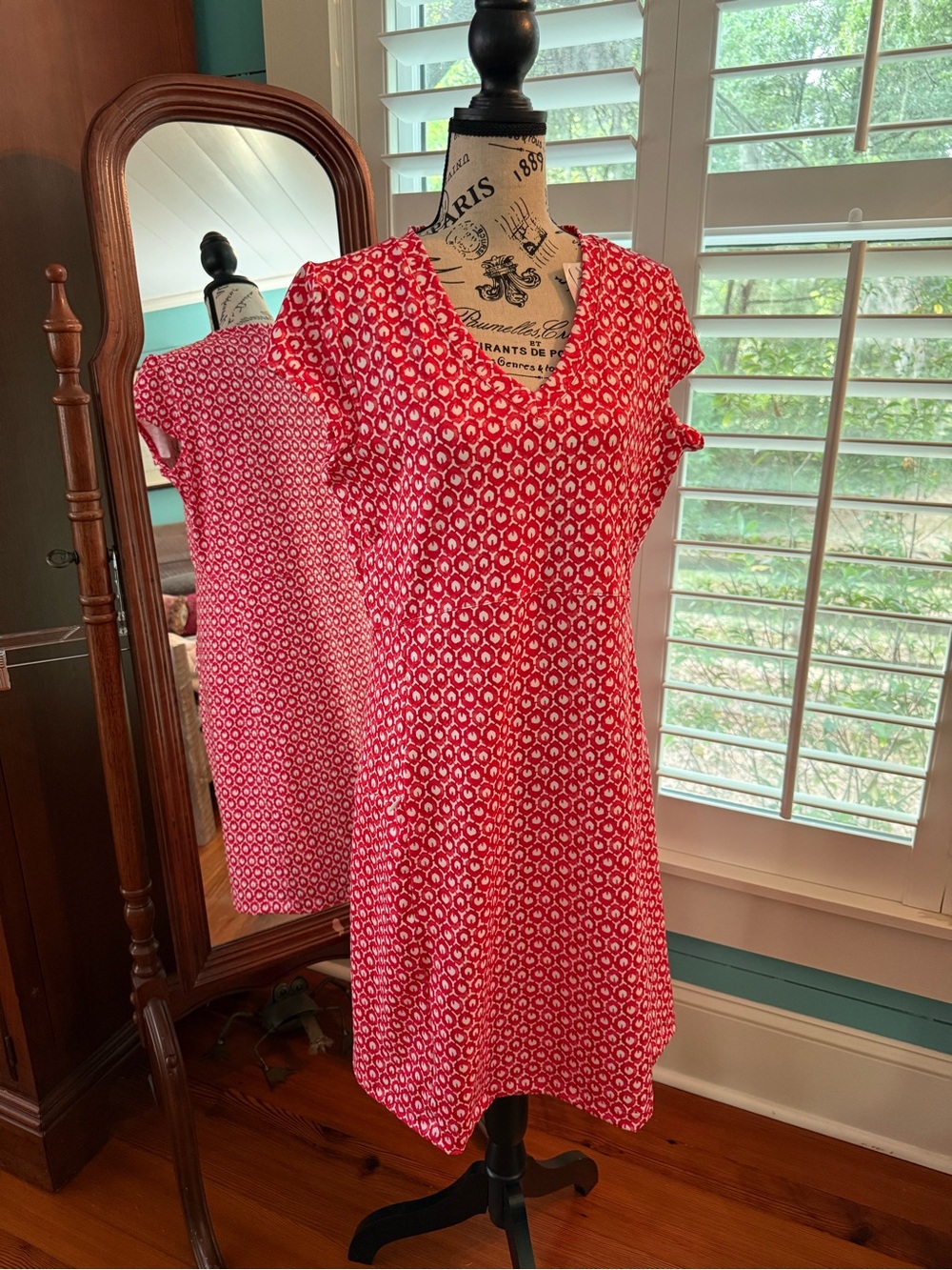 LL Bean Red Printed V-Neck Short Sleeve Fitness Dress